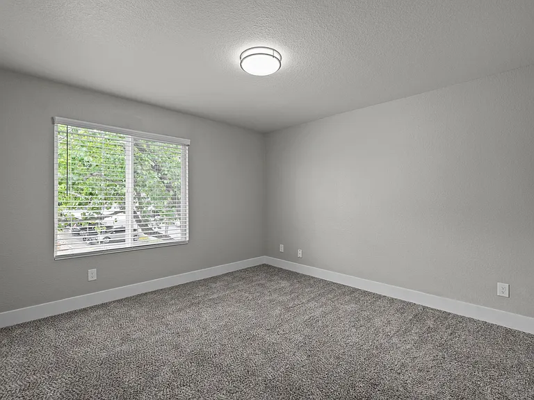 Sutter Station Apartments — Photo 12
