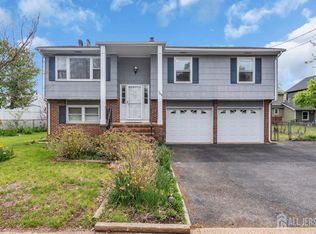 165 Old Post Rd, Edison, NJ 08817