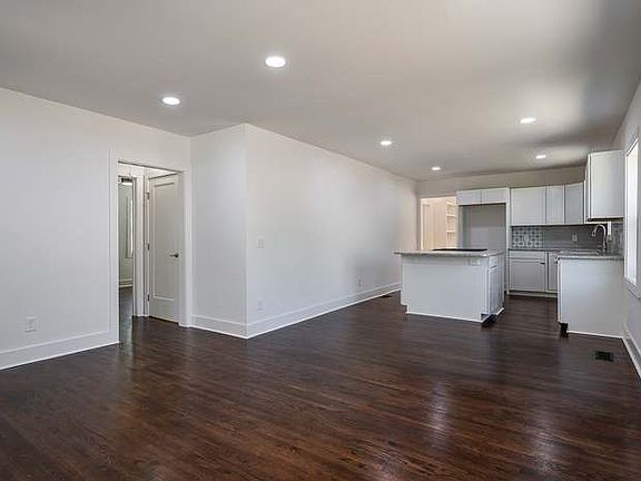 5th image of 917 Ward St