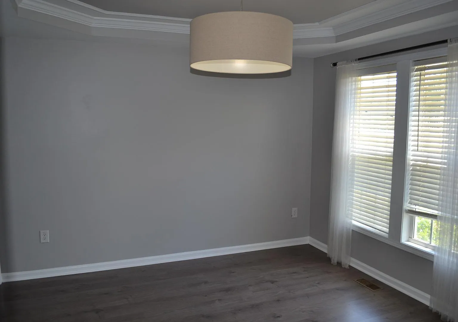 3 bed, 2.5 bath, 1709 sqft, $1,990 — Photo 4