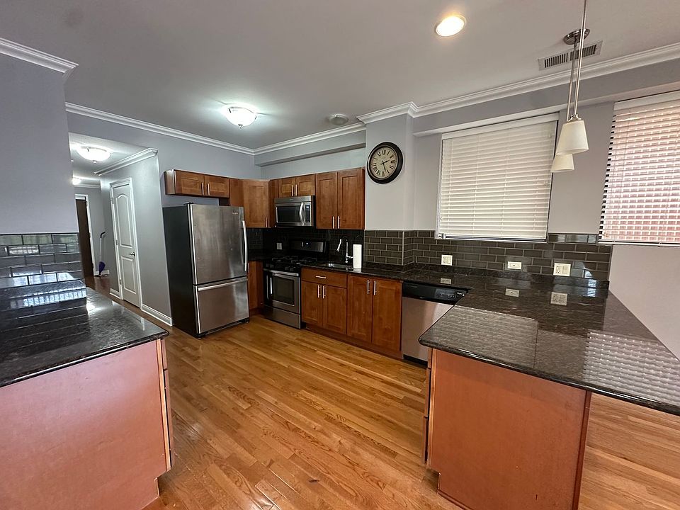 1st image of 1334 W Morse Ave APT 303