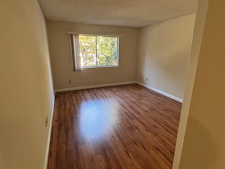 350 S Oakland Ave — Photo 6