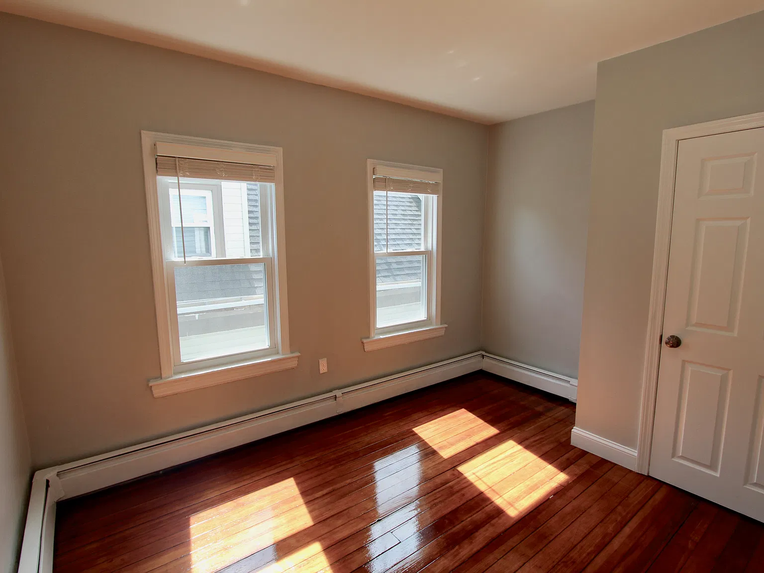 2 bed, 800 sqft, $2,400 — Photo 3