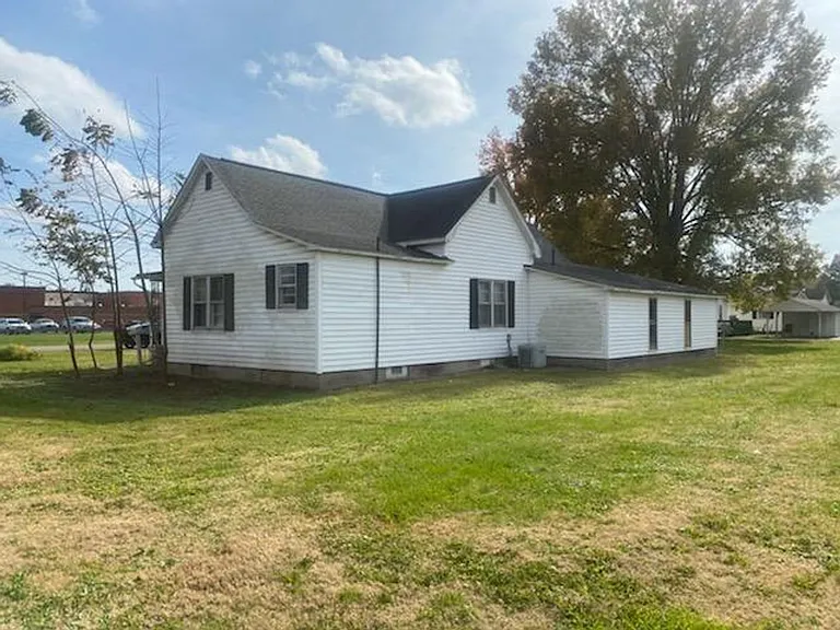 1711 W Main St — Photo 15
