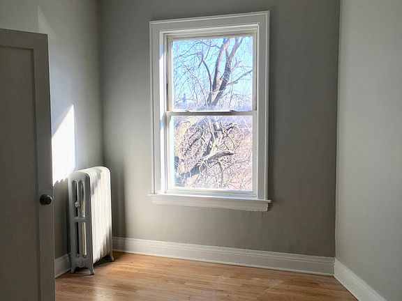2nd image of 2246 W Sunnyside Ave #3