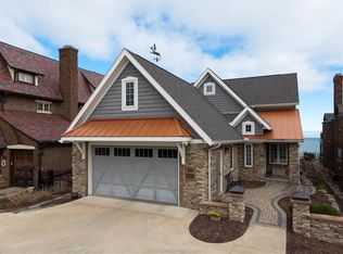 1046 Kenneth Dr, Lakewood, OH