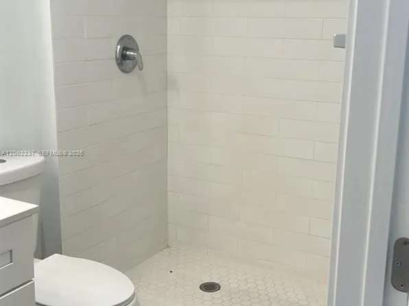 141 NW 16th Ave #17, Miami, FL 33125