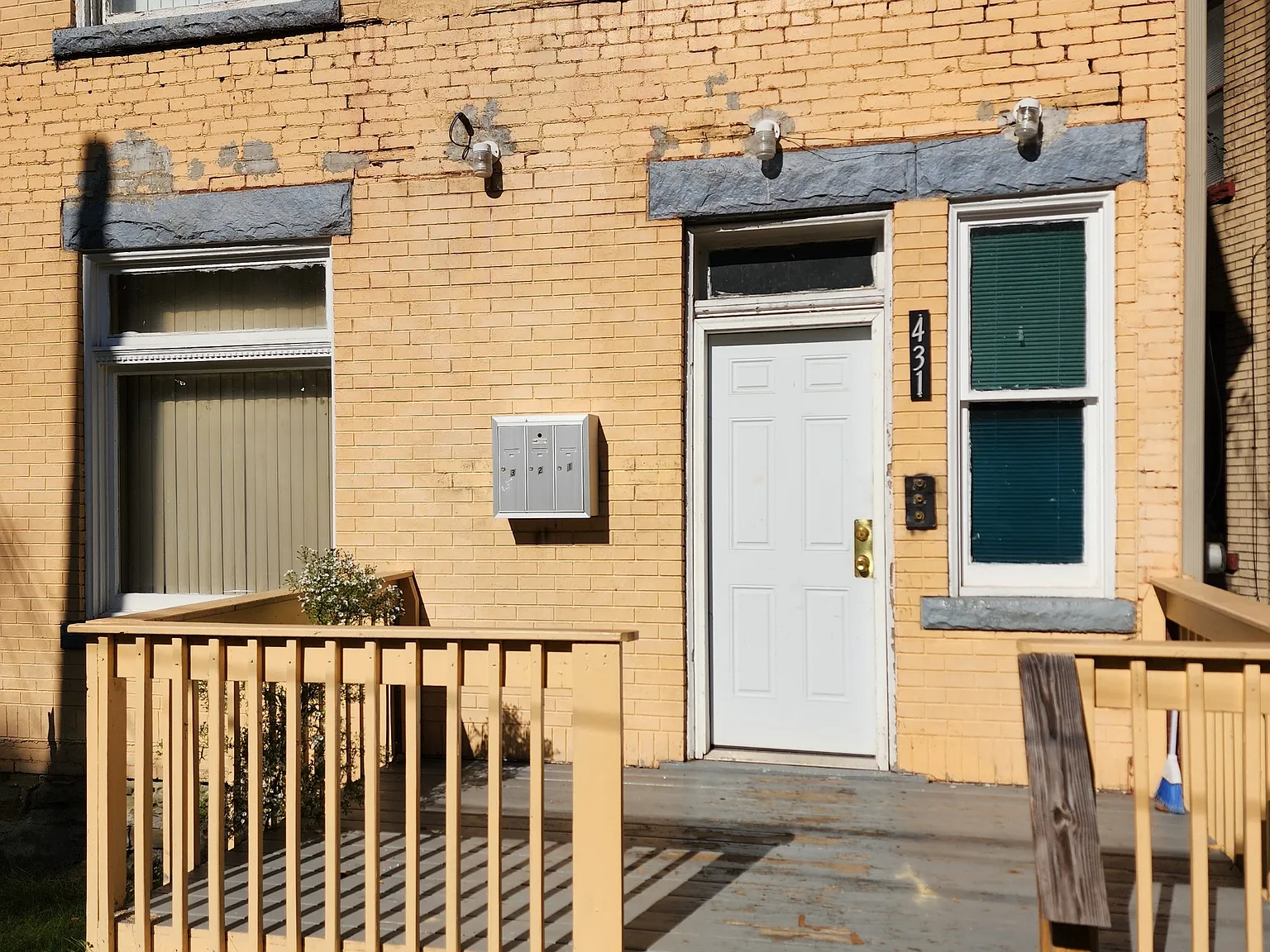 431 Ella Street - 2 — Photo 2