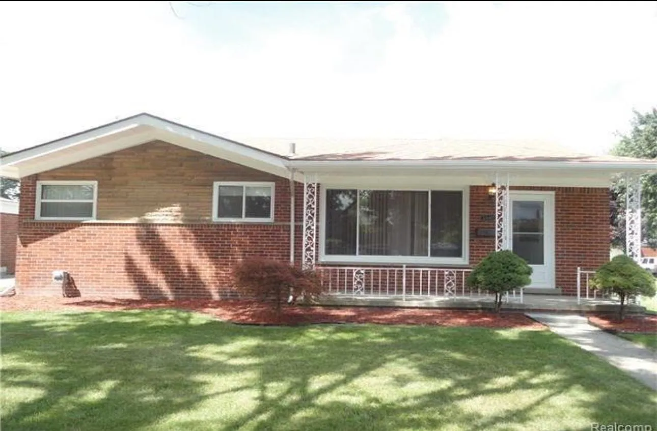 3 bed, 1250 sqft, $1,900 — Photo 1