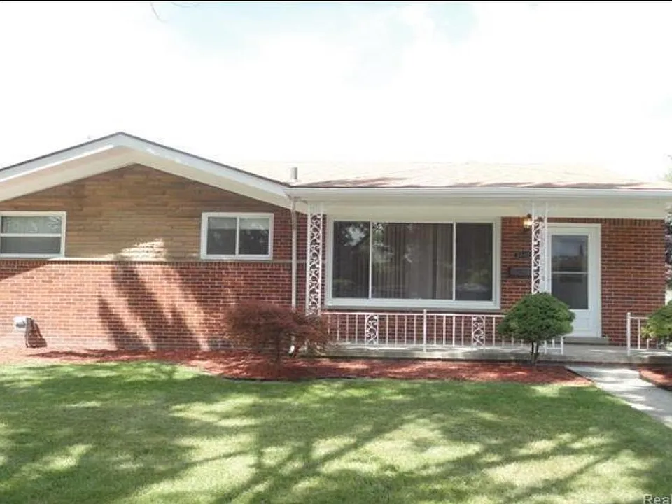 23411 Panama Ave