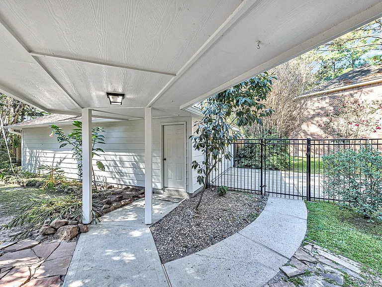 6 Old River Pl — Photo 34