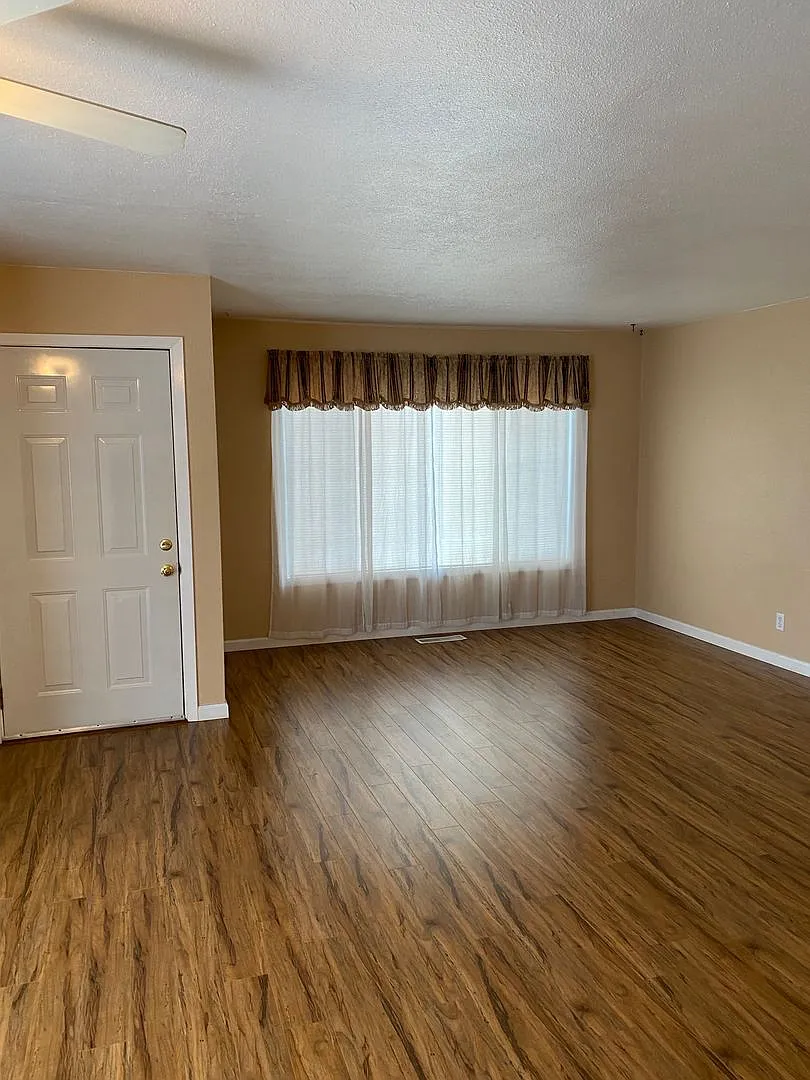 137-Nyssa Duplex — Photo 4