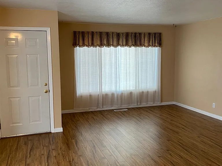 137-Nyssa Duplex — Photo 4