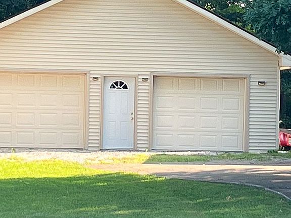 2nd image of 25 Cedar Ridge Rd