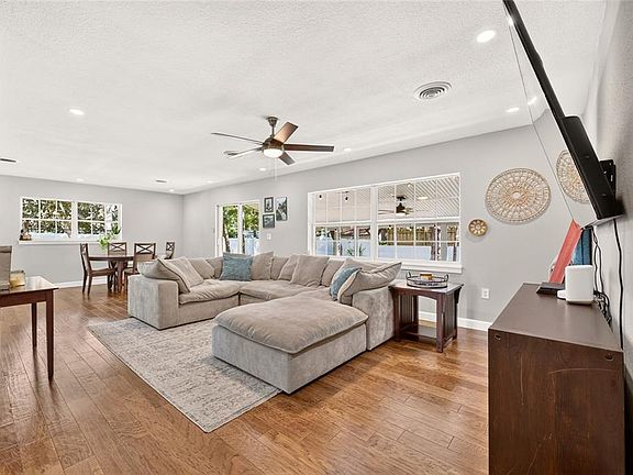 5th image of 3802 SE 15TH STREET