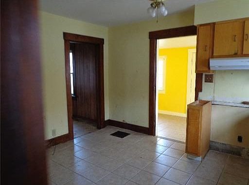 3rd image of 407 W Dayton Dr