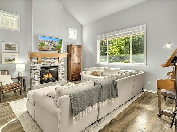 5th image of 2493 NE Laurel Crest Lane