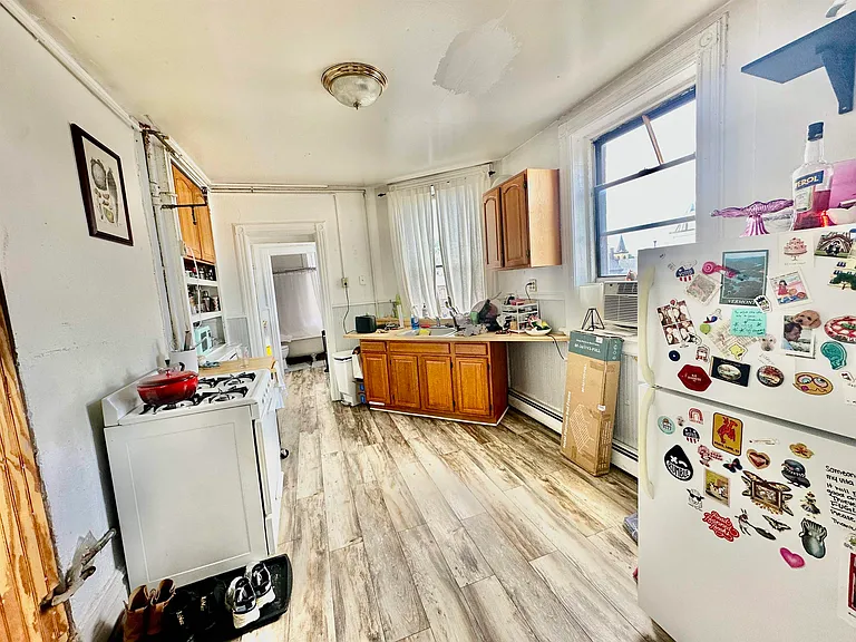 319 8th St #4R — Photo 7