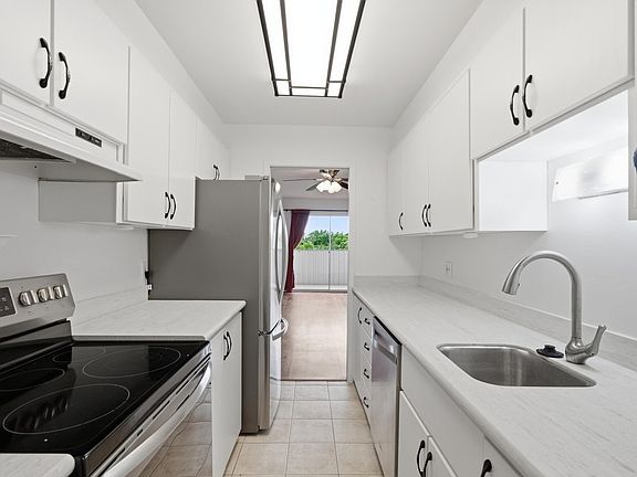 5th image of 1313 Steele St #606