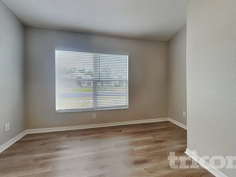 31333 Heatherstone Dr — Photo 3