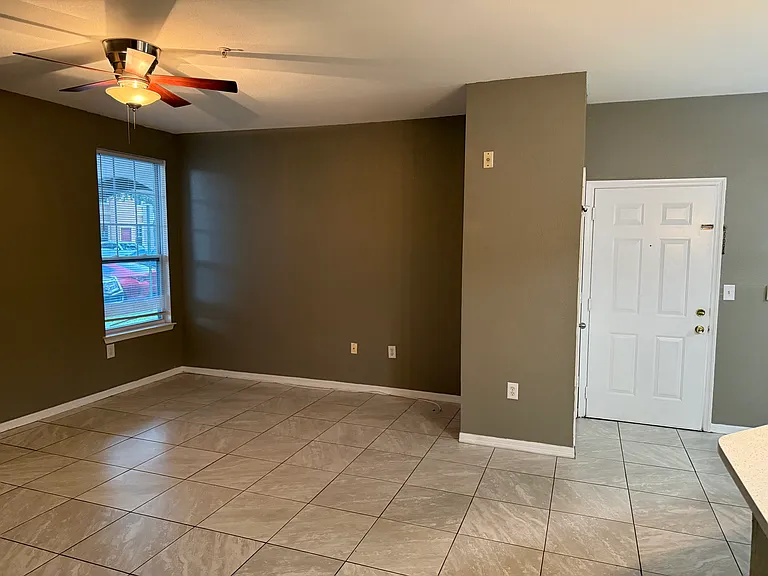 2000 Erving Cir #GROUND FLOOR — Photo 14
