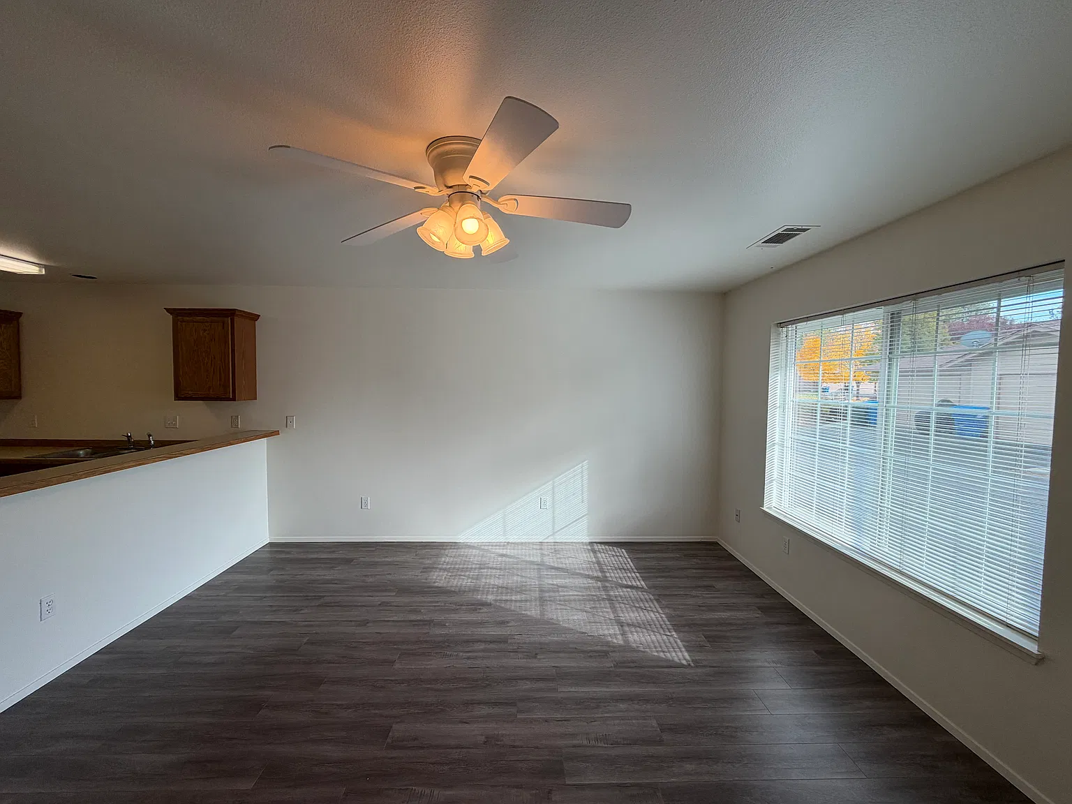 1 bed, 852 sqft, $1,695 — Photo 4