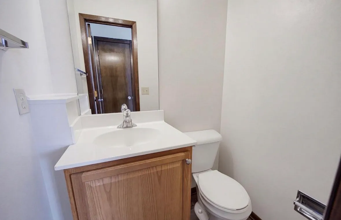 2 bed, 1.5 bath, 1025 sqft, $1,195 — Photo 4