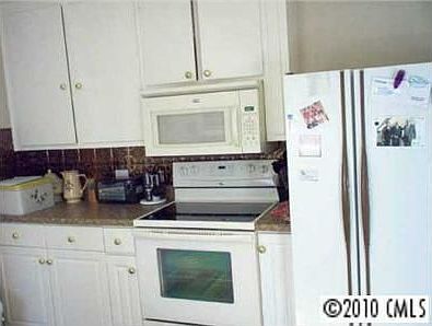 4th image of 216 E Parkwood St
