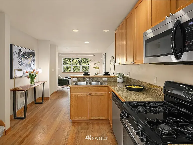 116 N 104th St #B — Photo 9