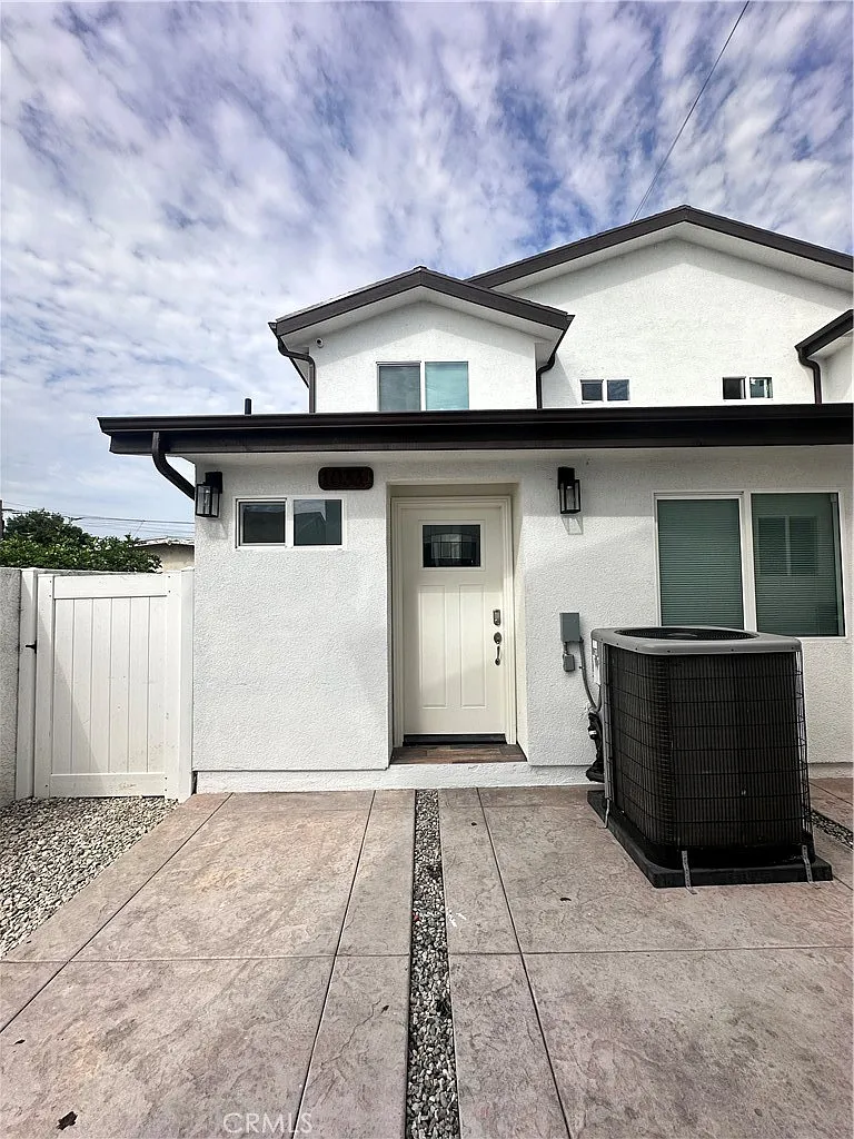 4 bed, 6055 sqft, $4,500 — Photo 2