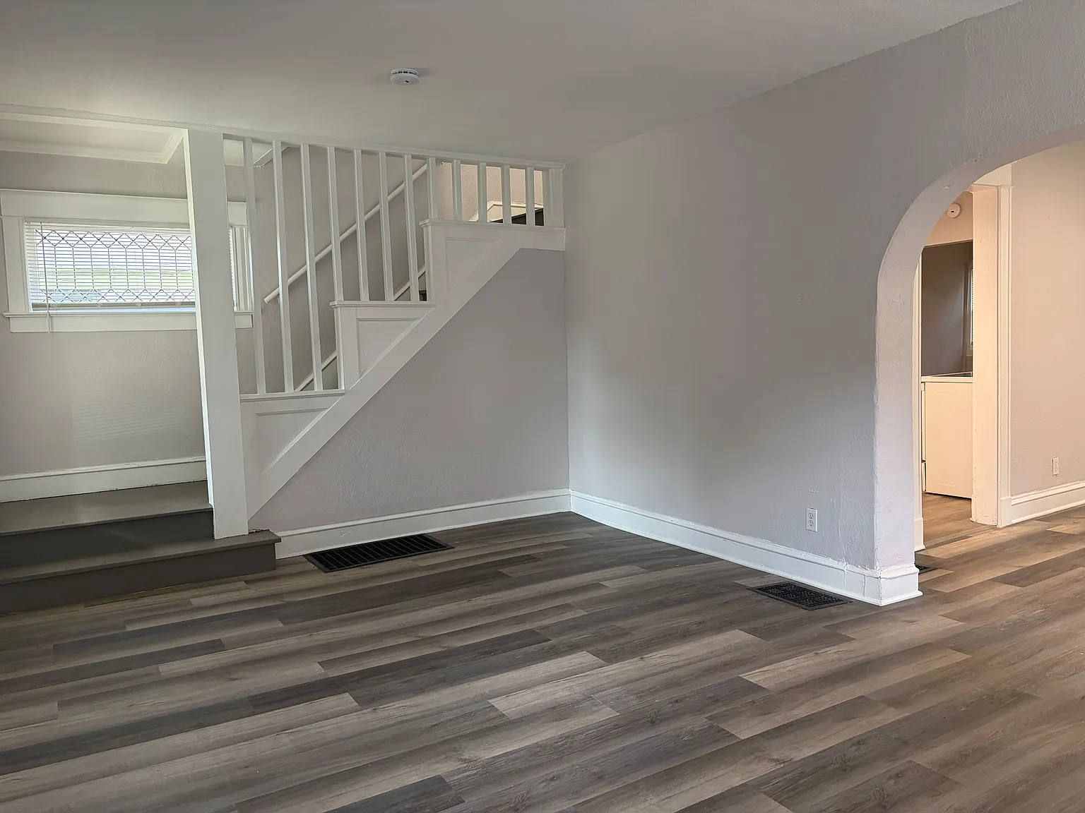 5 bed, 1.5 bath, 1924 sqft, $2,000 — Photo 4