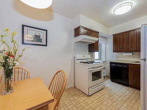 3rd image of 14455 Melbourne Ave APT 5E