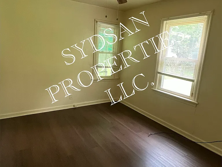 4425 Saint James Ave — Photo 8