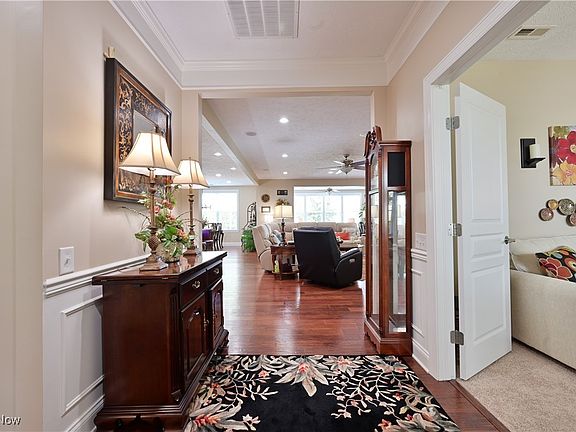 4th image of 9488 Foxboro Dr