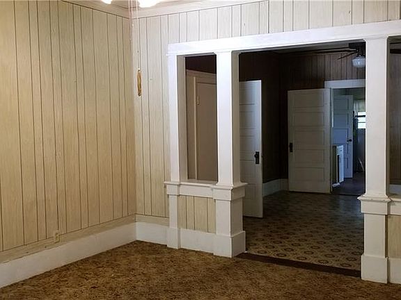 3rd image of 810 N Avenue C