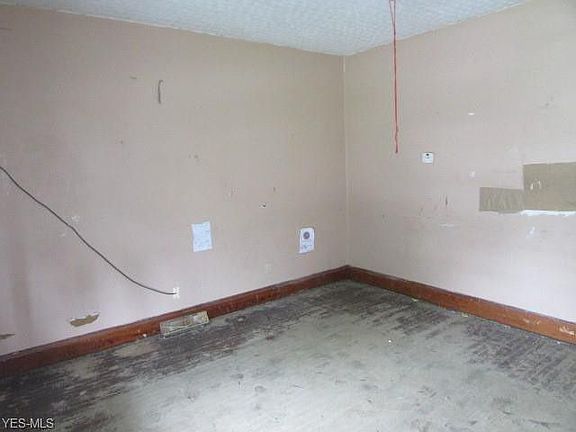 3rd image of 2639 Taft Ave