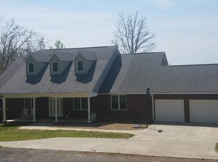 601 Armstrong Dr, Dandridge, TN 37725
