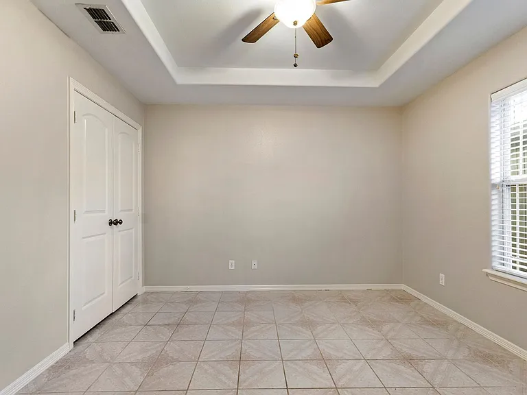 610 Violet Ln — Photo 16