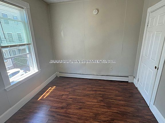 4th image of 89 Minden St APT 3