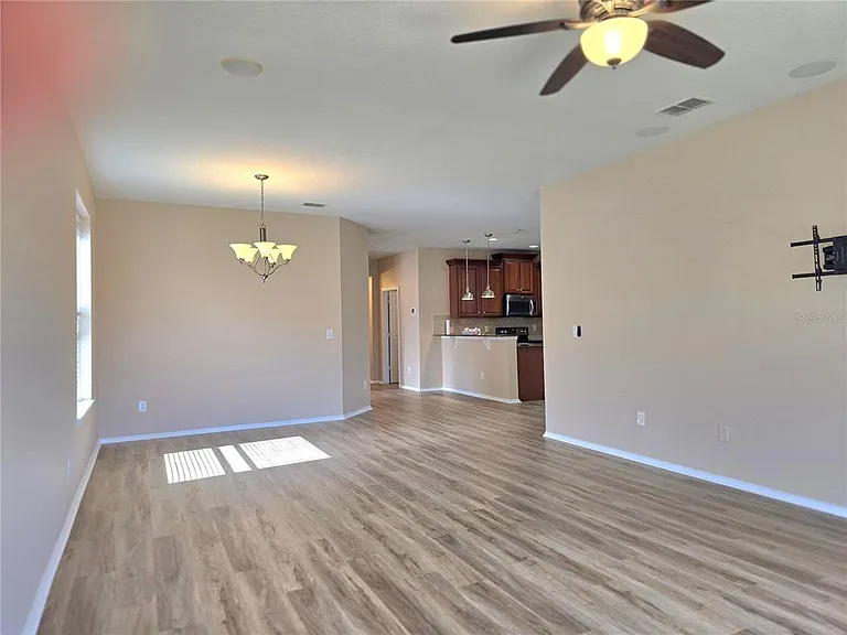 5646 Sunset Falls Dr — Photo 3