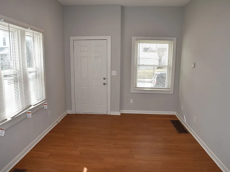 350-352 E Hinman Ave — Photo 7