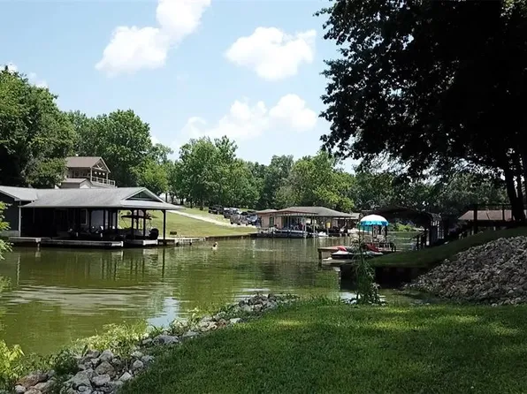 1315 Lakeview Dr, Greenville, IL 62246