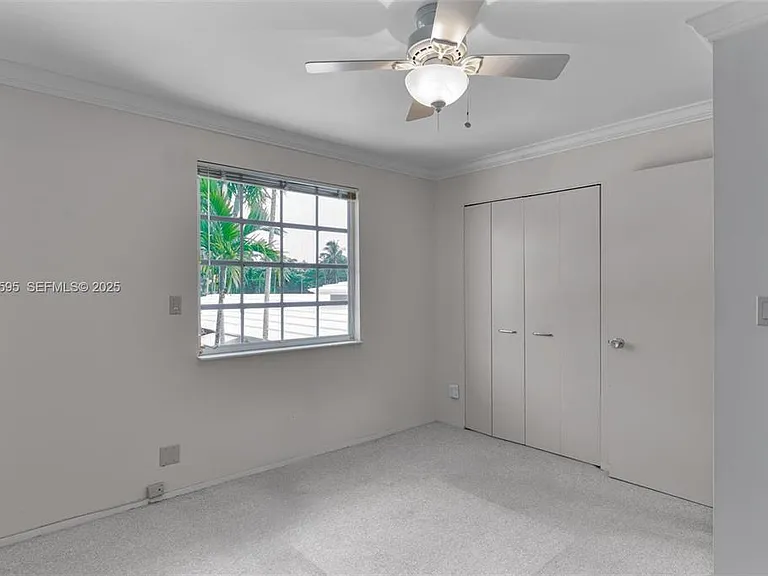 2130 NE 15th St — Photo 25