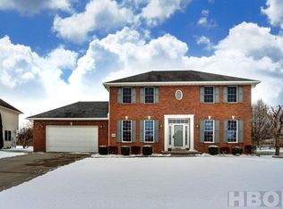 8352 Indian Lake Dr, Findlay, OH 45840