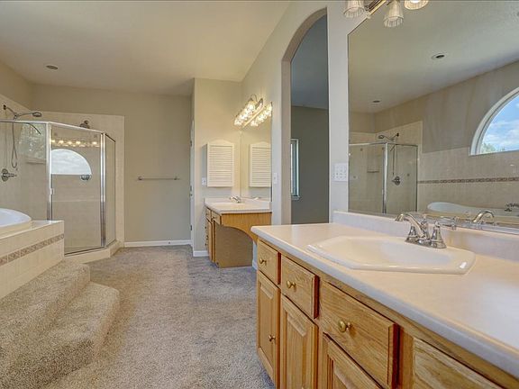 4th image of 290 Skylane Dr