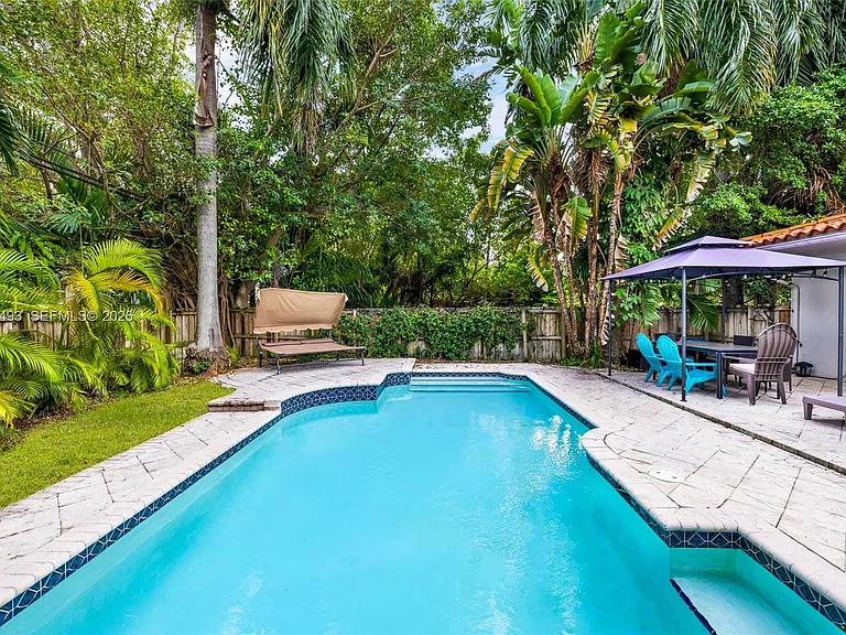 7711 Coquina Dr — Photo 43