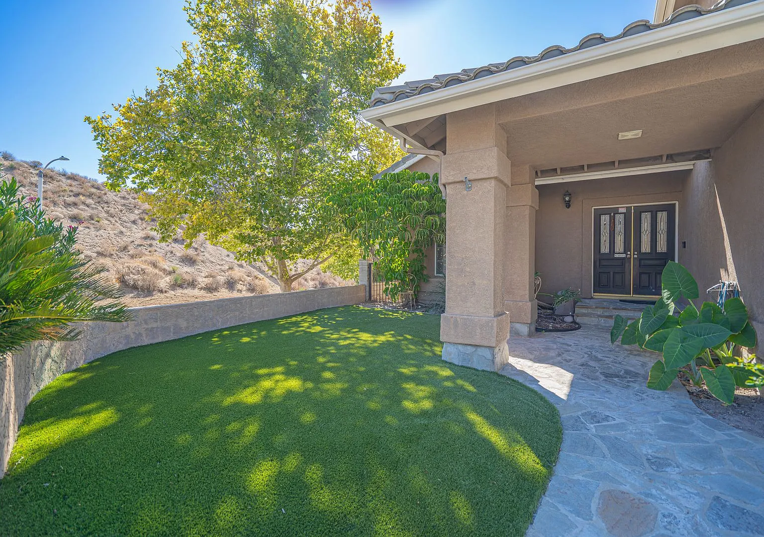 Stunning 5-Bedroom Pool Home with RV Parking and Solar in Canyon Country! — Photo 2