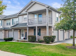 7059 S Stratton Ln, Gurnee, IL 60031