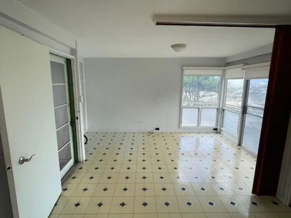1911 10th Ave #A, Honolulu, HI 96816