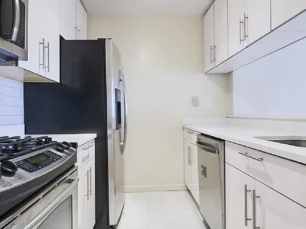 445 Fifth Avenue image 3 of 26